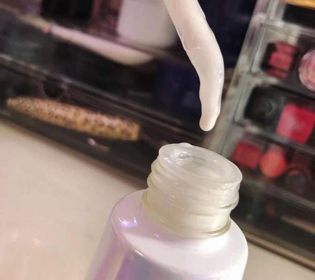 三十岁以上的美白精华 bd6ff0df312446cc991bf5bab2d82700.jpeg