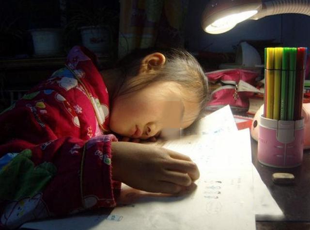 赵女士有个8岁的女儿叫萍萍正在上小学,从小赵女士就对女儿要求格外