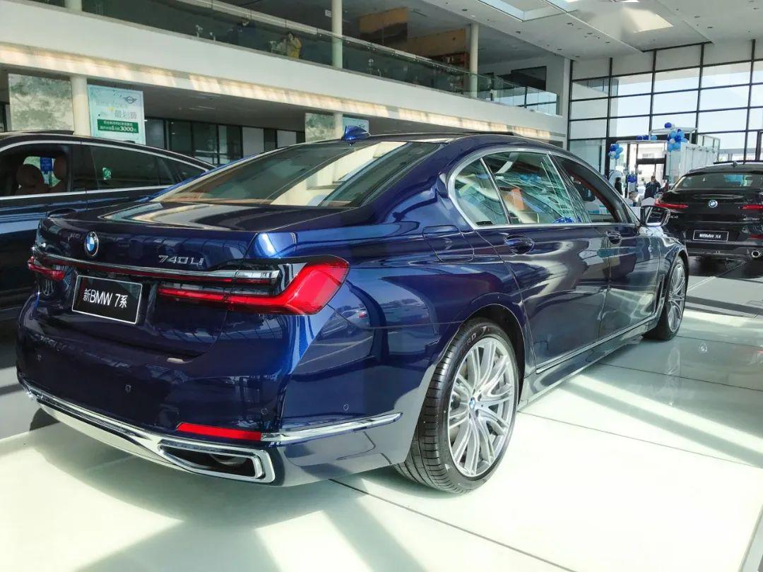 新bmw7系丹泉石蓝治愈色王者气质