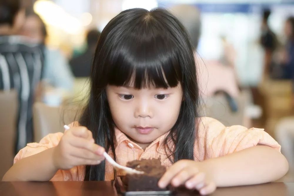 『孩子』这3种食物常吃,让娃变成＂小病号＂,许多家长还不自知,快停手!