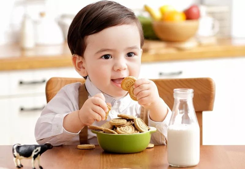 『孩子』这3种食物常吃,让娃变成＂小病号＂,许多家长还不自知,快停手!