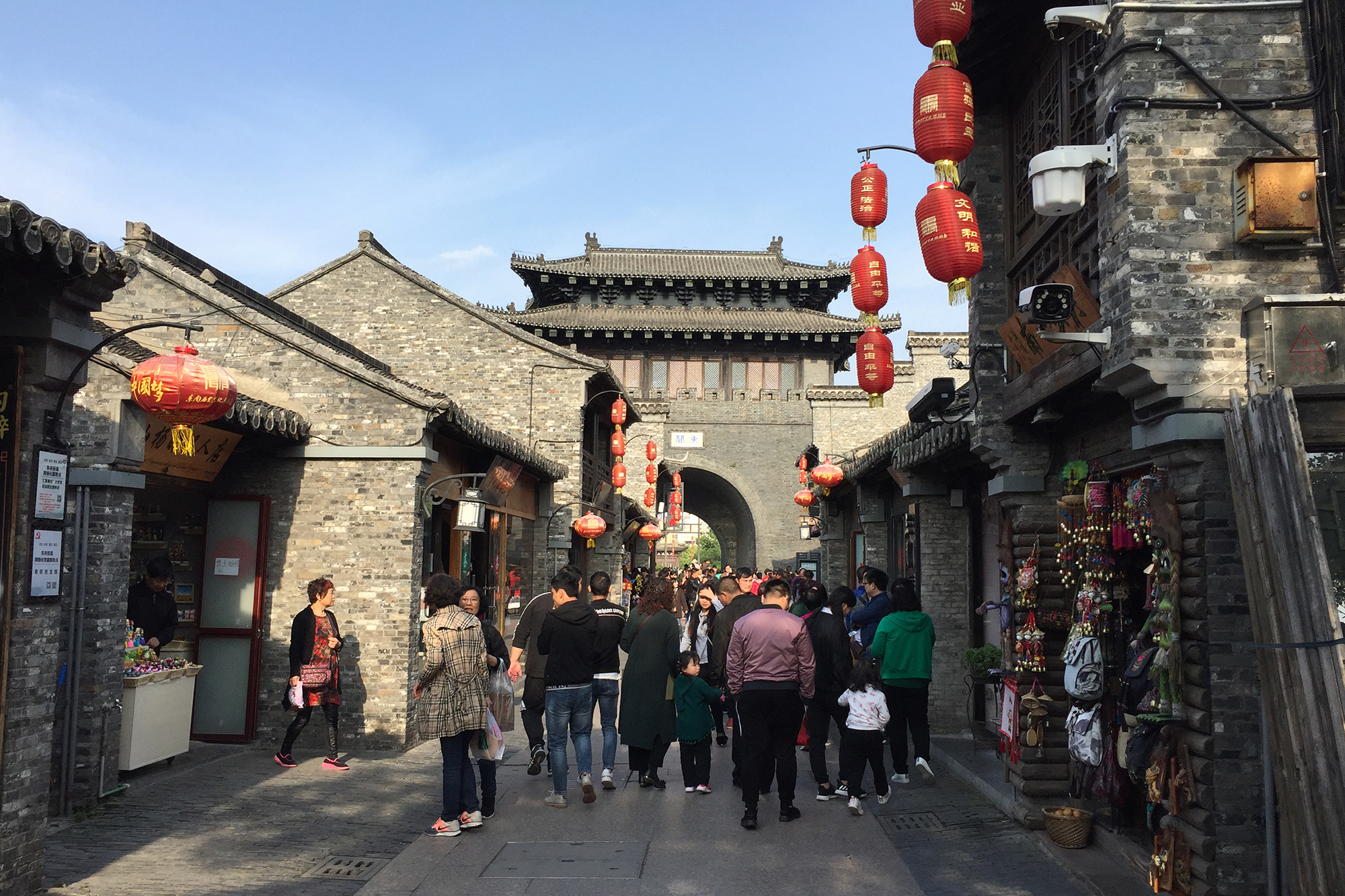 扬州旅游必去的老街 中国十大历史文化名街 与南京的夫子庙很像