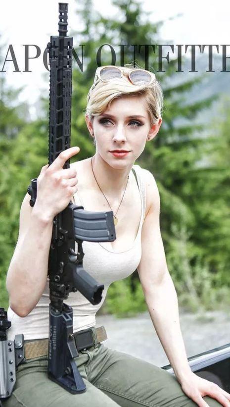 军武世界女人爱上枪以后发现原来女人们拿了枪也是很霸气