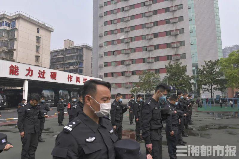 城事丨这个清明节,长沙全城默哀,致敬英雄,缅怀逝者