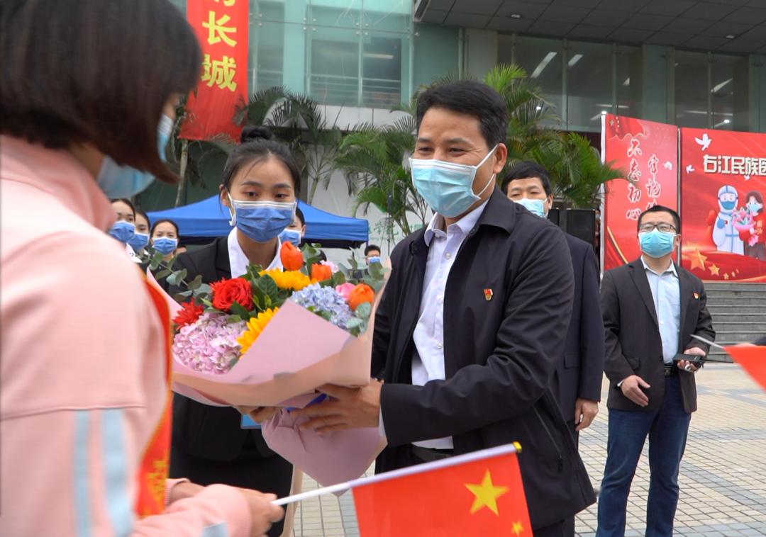 白衣执甲载誉归来右医附院院第二第三批援湖北医疗队平安凯旋