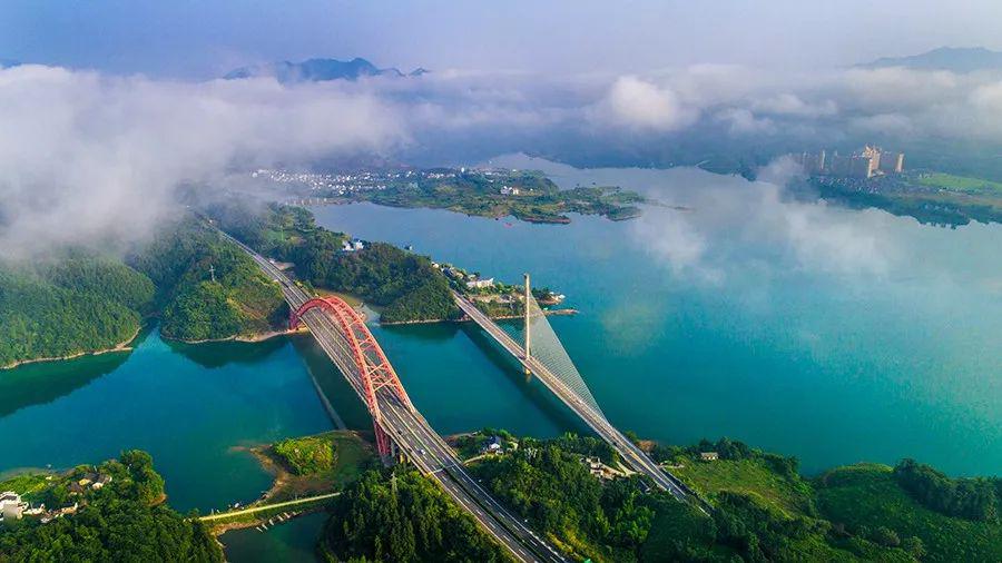 不如去下面这些地方,好玩又省时~ 地址:黄山区太平湖镇 地址:黄山区谭