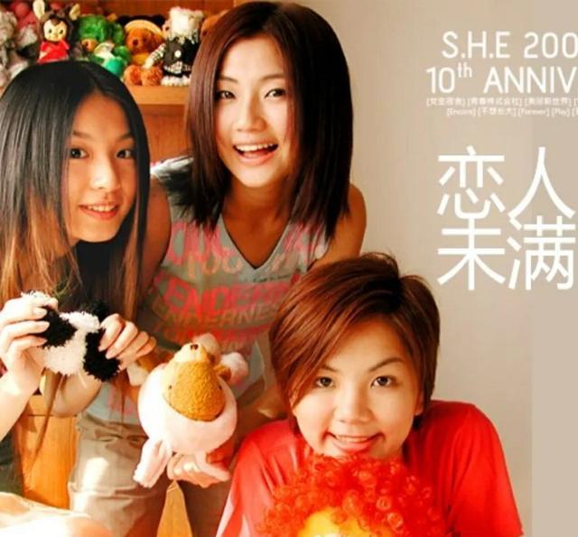 she为hebe庆生,19年友情果然不是盖的,却被真实肤色抢镜了