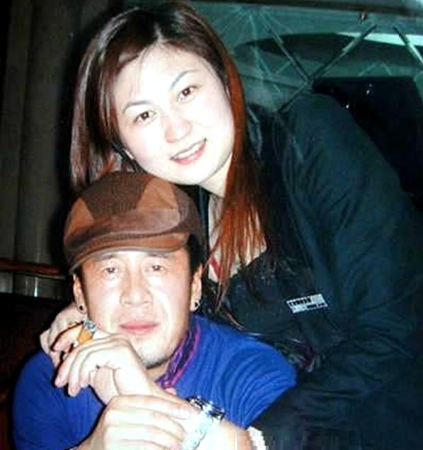 48岁的杨坤北漂搬了50次家被两个女人改变命运如今婚恋成谜