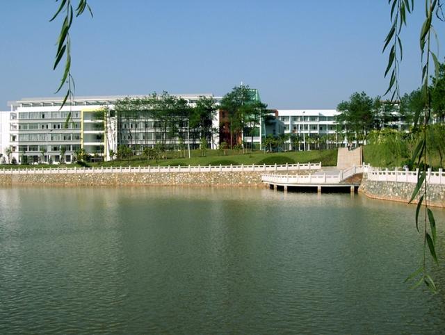 6 南昌师范学院 江西 高职(专科) 师范5 赣南师范大学科技学院 江西