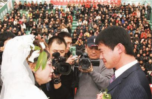 泪与希望——绝症女有生之年想再看一眼爱人