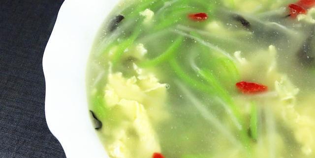 丝瓜配什么煮汤好喝 8ff028f4e3134fb4be90e01bed498a3a.jpeg