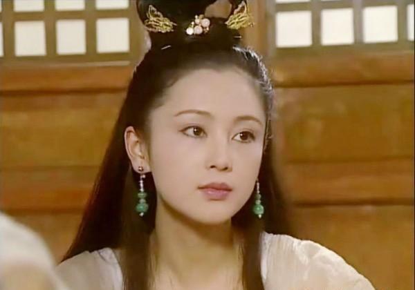 原创女明星年轻时,温碧霞饰演最美妲己,宋丹丹羊毛卷贝雷帽很时尚