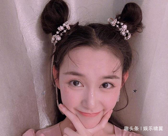 怎样才算精致的五官 9b3516cbe098470381b5a22621f25bf2.jpeg