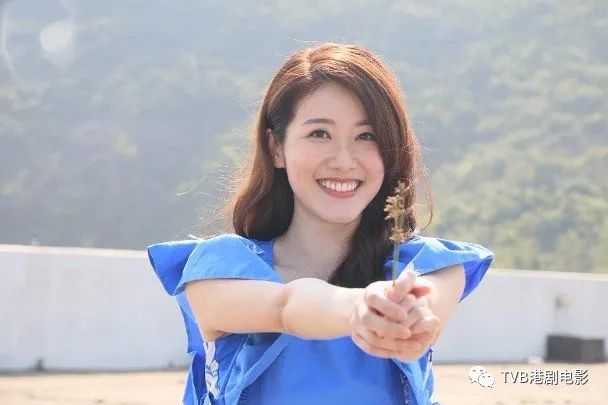 tvb艺人邓佩仪入行后倒霉了3年靠父母倒贴好愧疚