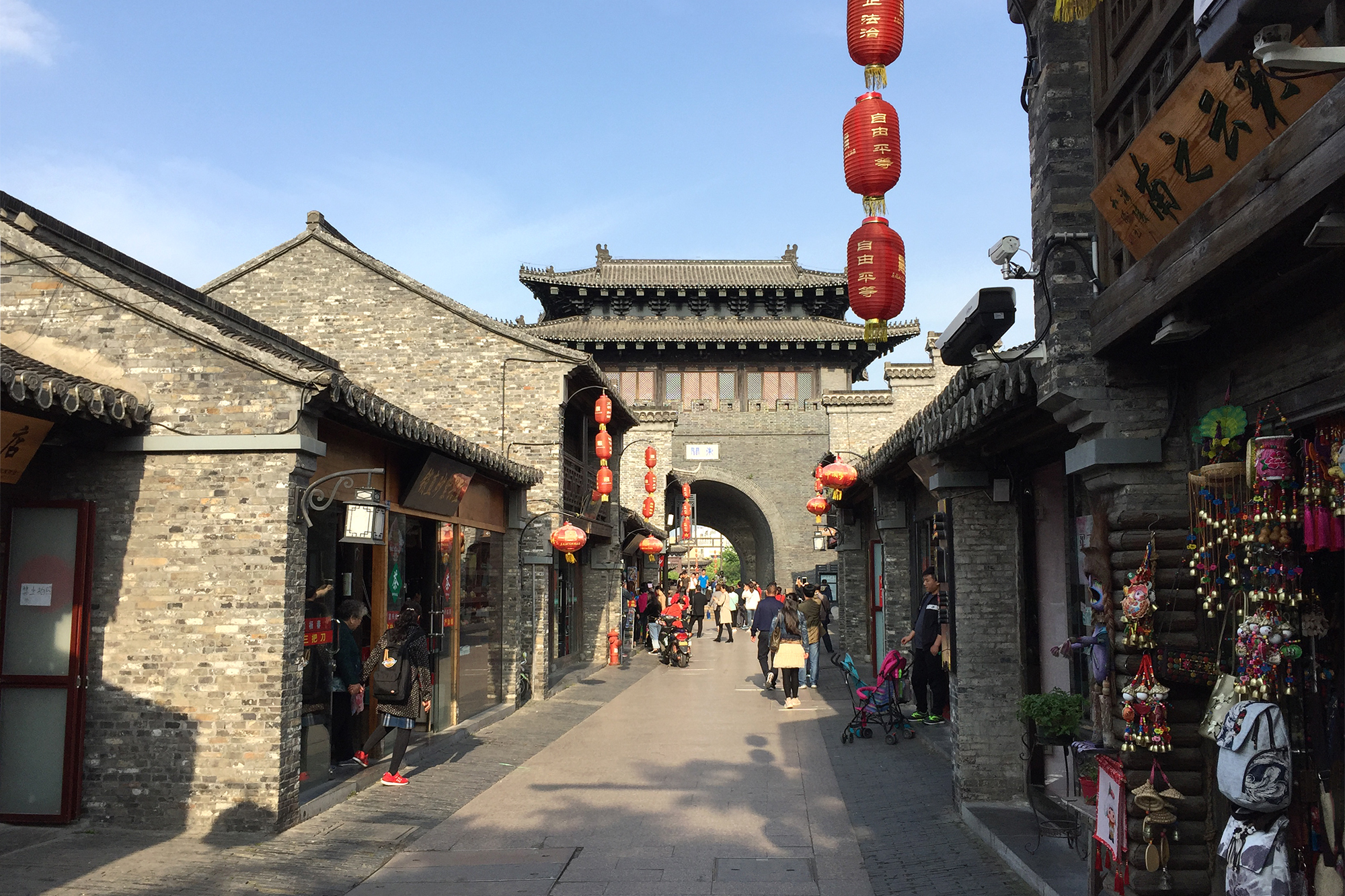 扬州旅游必去的老街 中国十大历史文化名街 与南京的夫子庙很像