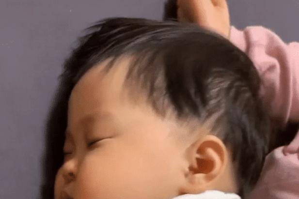 婴儿怎么练睡觉姿势 ace52c92ca77431d966249037894533c.jpeg