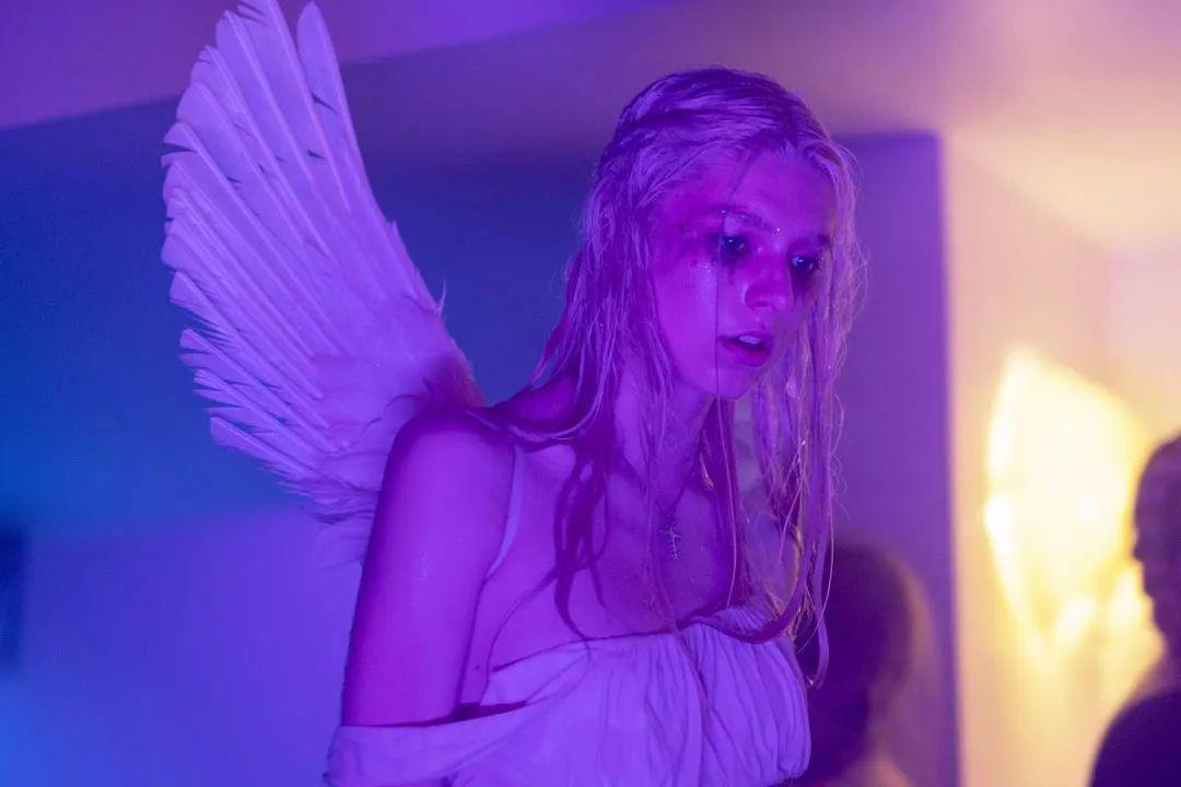 "酷是勇于面对真我" hunter schafer ins:@hunterschafer  《亢奋》