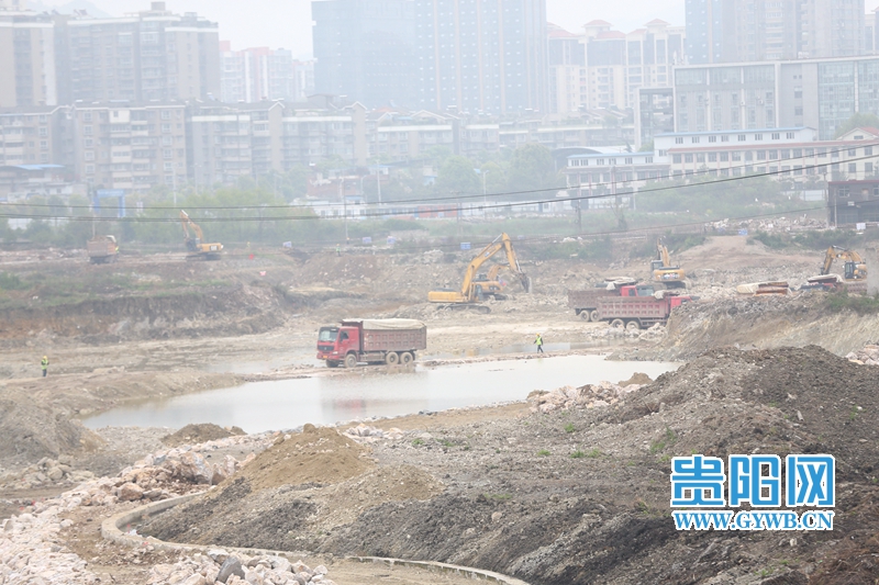 贵阳花溪湖城市综合体建设项目进行湖体开挖