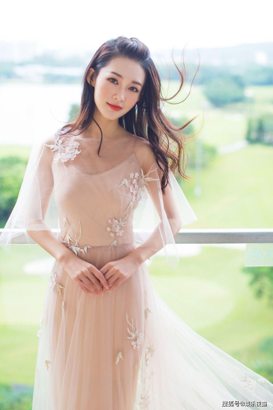 李沁最美的13套礼服,优雅大方气质独特你喜欢她吗