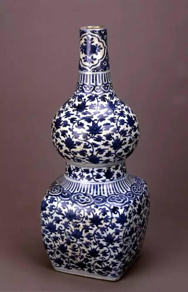 明万历·青花缠枝莲纹葫芦瓶·武汉博物馆藏