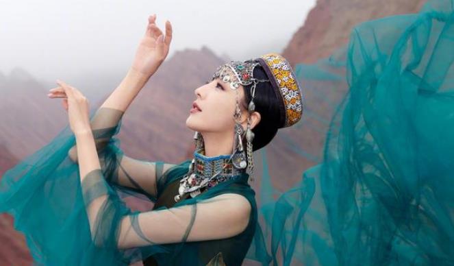 原创12年前赵飞燕,如今再现昭君造型,西域古装第一美女佟丽娅,舔屏
