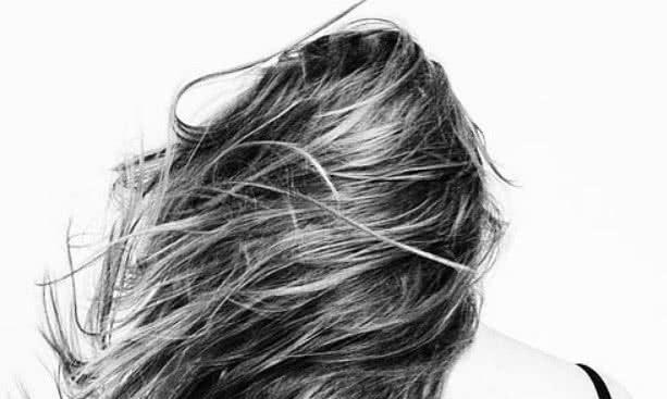 吃什么让头发乌黑亮丽 fc9b954dd72044fd91637c9483615611.jpeg