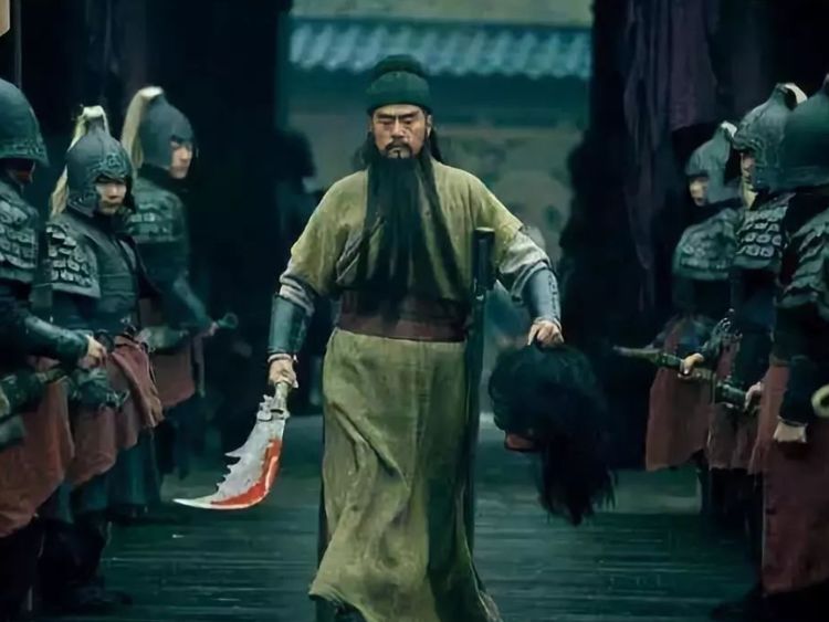 武圣关羽樊城之战一战成名,赤壁之战后败走麦城被杀