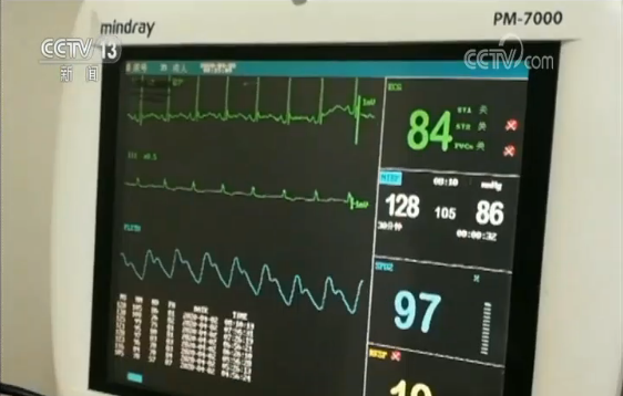 「战场」一线抗疫群英谱丨严丽：急诊科就是战场 不能退！