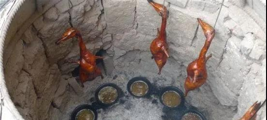 三,挂炉烤鸭和焖炉烤鸭