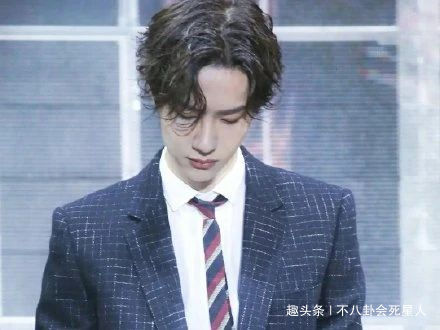 肖战王一博现在谁的咖位比较大 2d2285b0fa244df78c4503b04df4313a.jpeg