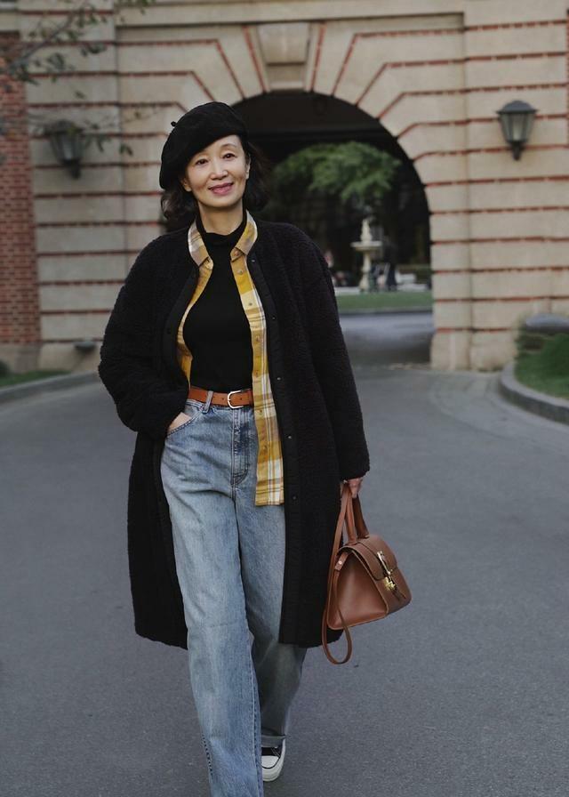 时尚妈妈穿搭中年妈妈装 6095486e81bb431fb2b078a4c7ee2106.jpeg