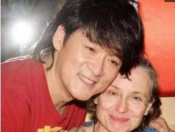 从夫妻到"姐弟"再到"母子",周华健妻子康粹兰承受了太多太多