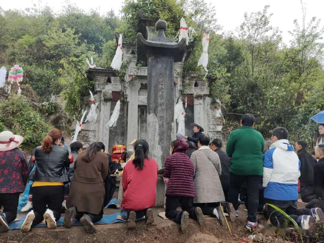 【修缮祖墓 祭拜先人】遵义仁怀邓氏家族清明扫墓