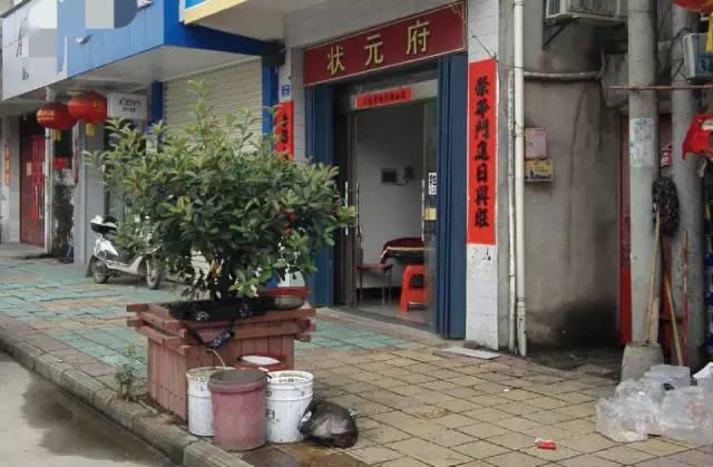 高三生■都在高考…毛坦厂高三生返校! 近两万人涌入小镇, 孩子、家长