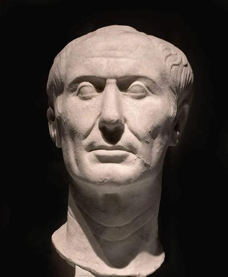 意大利都灵考古博物馆中的凯撒头像