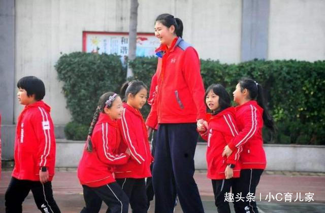 『对照表』你家娃达标了吗？避开这4种因素，孩子长得高1-18岁身高对照表