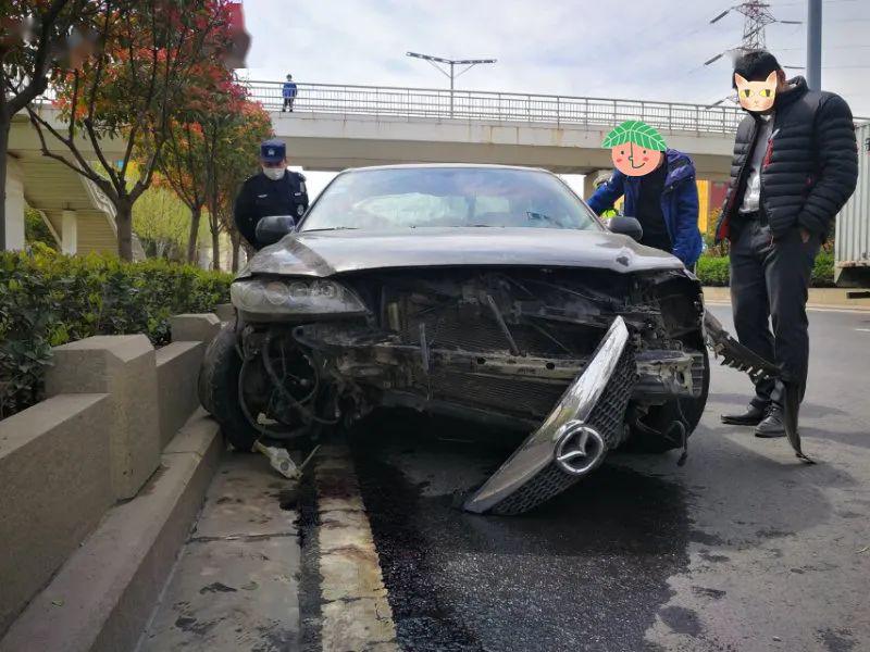 发现一起交通事故,巡逻至栖霞大道与和燕路路口时,南京特警(巡警)支队