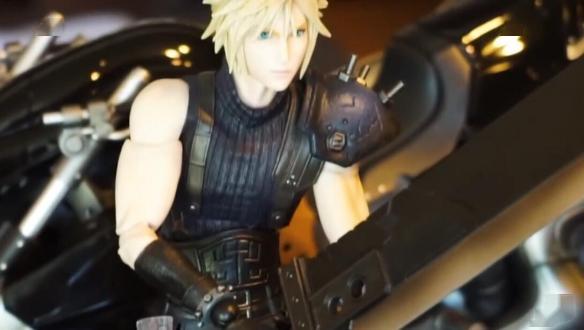 ign分享《ff7:重制》收藏版开箱 克劳德手办帅炸