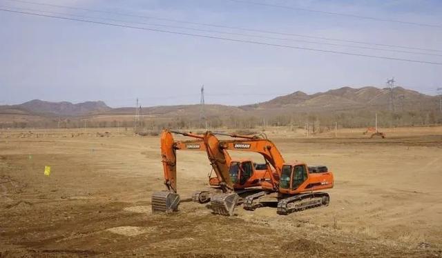 老拖拉机收割机 a42e82bf6e2a41498ece0e6fd0b2bd4b.jpeg