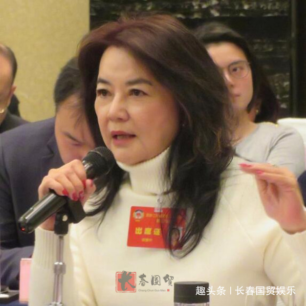 62岁胡慧中近照曝光,昔日"霸王花"气质优雅风韵犹存