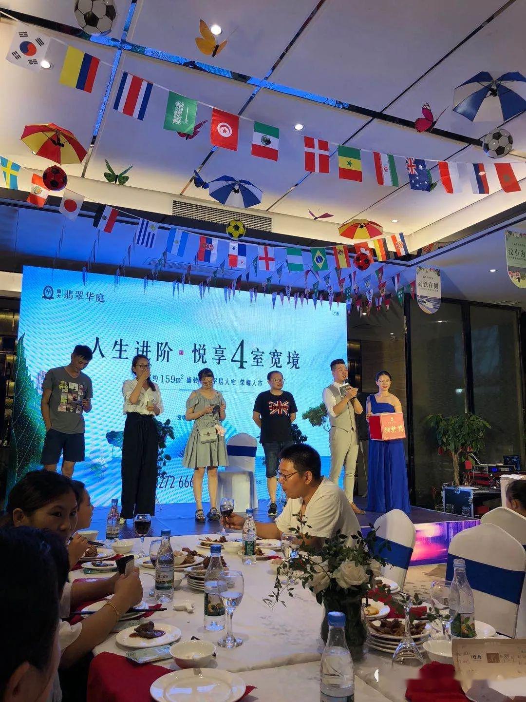 欢聚一堂，共享开心时刻——免费观看短剧，畅享欢乐时光，欢聚一堂，共享免费短剧的欢乐时光