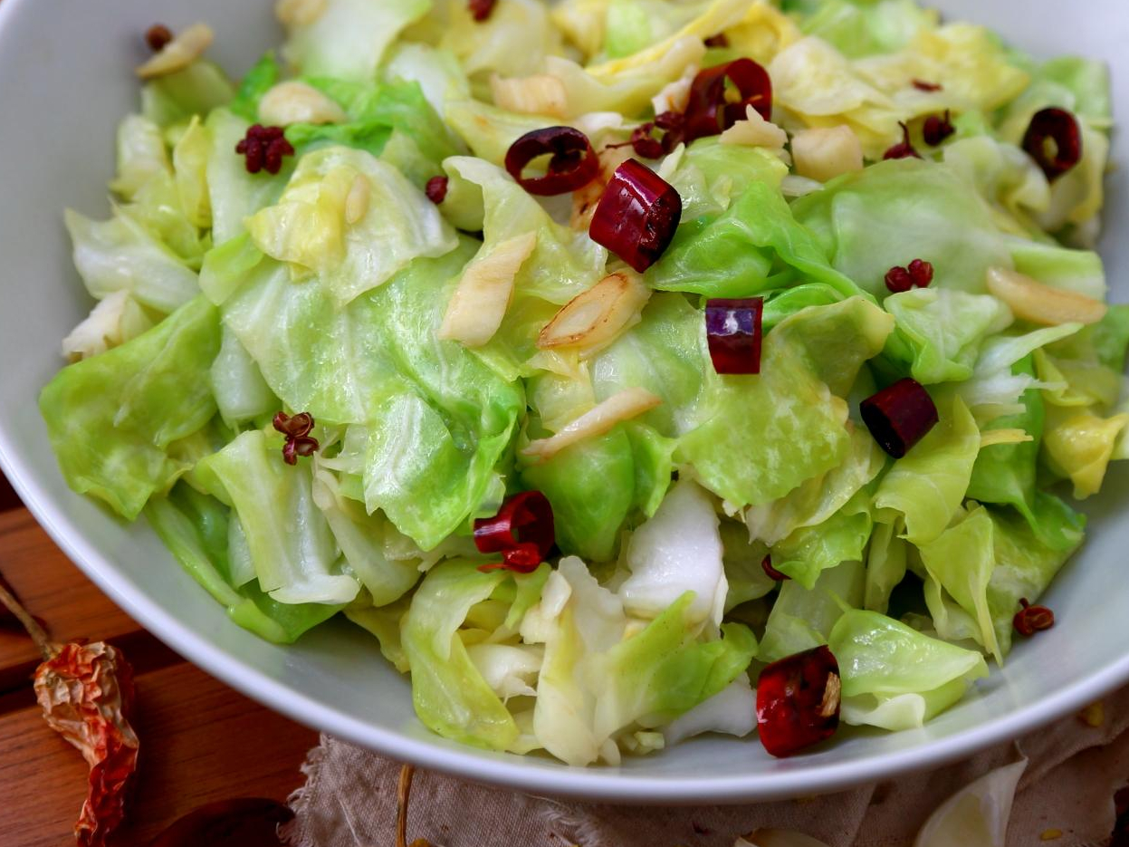 手撕包菜怎么切才脆爽 b5ebcf6a4895427cb7326950c1d4182e.jpeg