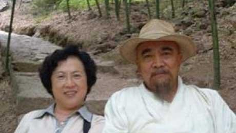 鲍国安:13岁出道,凭"曹操"夺双料视帝,妻子当助理十几