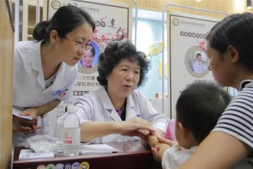 医生■拉肚子不等于“乱吃”，别坑了孩子身体！医生揭秘：腹泻和积食别混淆