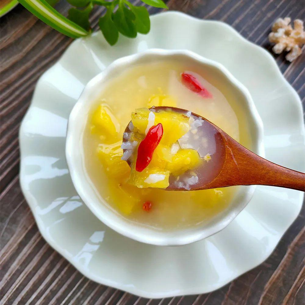 菠萝粥图文 | 雨中漫步_krsjpx食材菠萝适量,大米30克,玉米碎20克