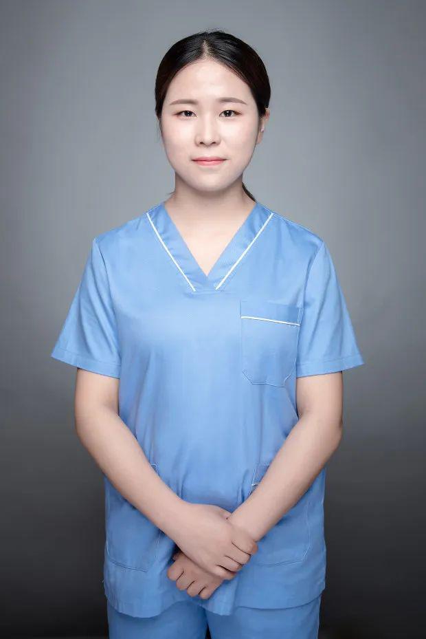 处理：孩子流鼻血如何处理？仰头、塞棉球都是在害宝宝！