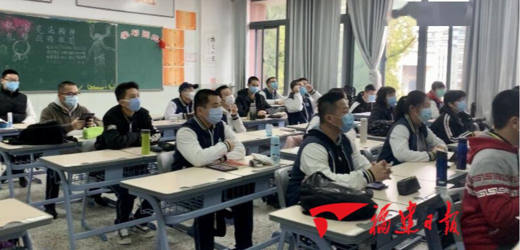 高三■严格消毒测体温全国多地毕业年级开学！戴口罩错时入校