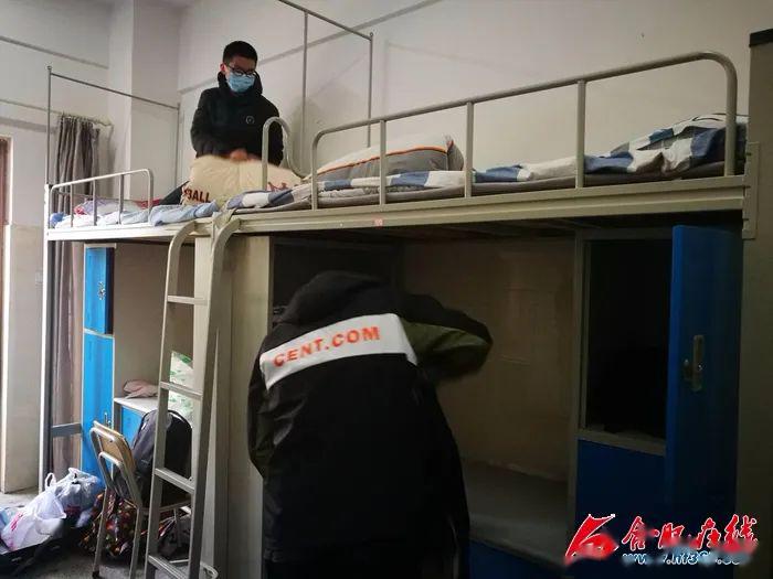 合肥在线记者探访了当日对合肥一中,十中,十一中进行了探访.