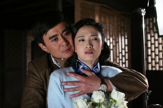 他被捕入狱，出狱后妻子已嫁给好友，重逢时她