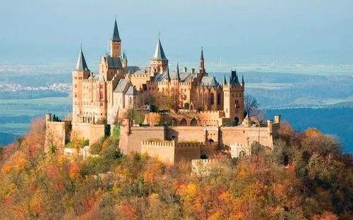 勒温贝格城堡意为"狮子城堡",位于卡塞尔,是世界上最美丽的城堡之一.